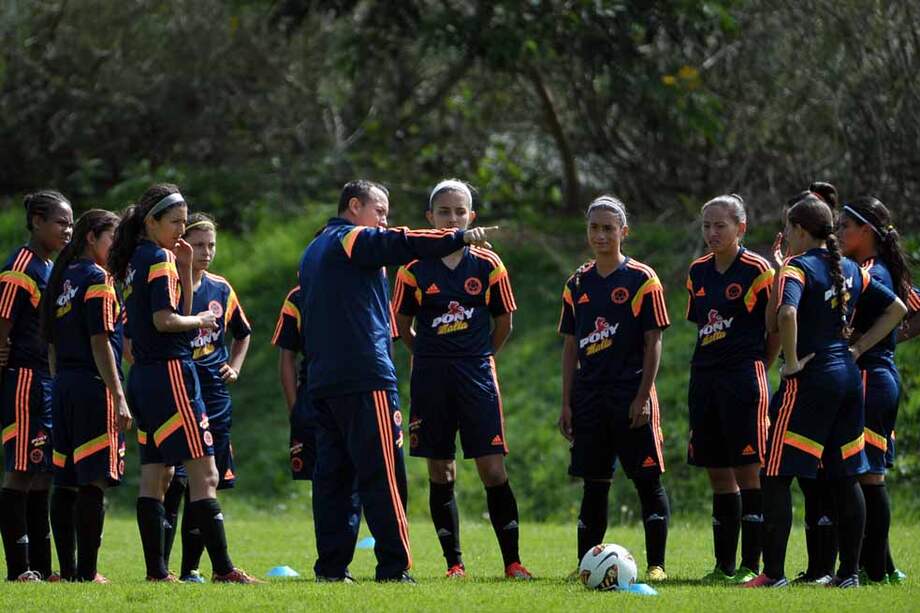 La selección femenina sub-20, que realizó su preparación en Bogotá, debutará ante Uruguay el próximo lunes, en el Suramericano de la categoría. / Óscar Pérez