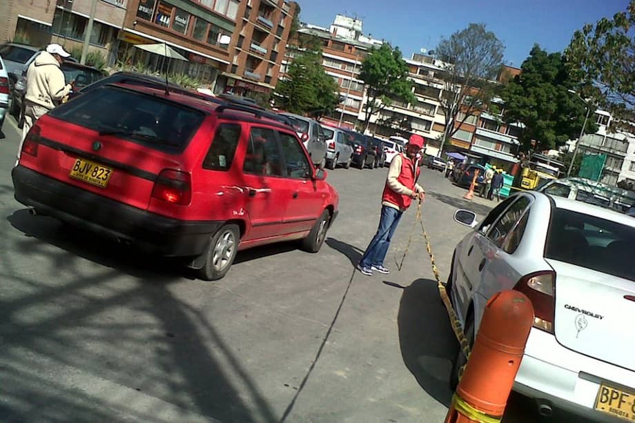 Bahías de parqueo en el Chicó, explotadas ilegalmente