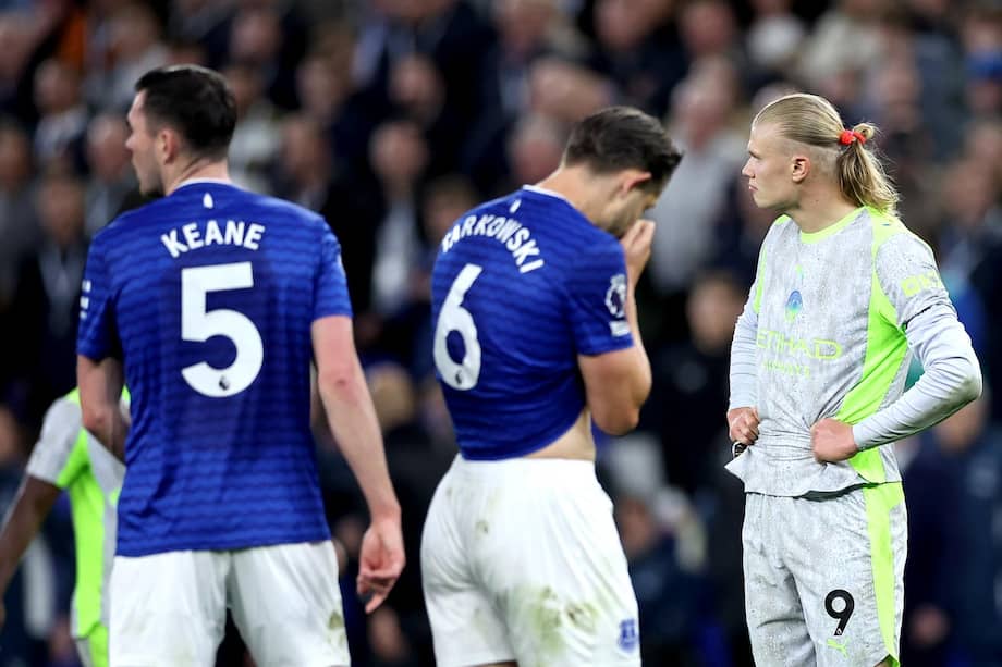 El equipo dirigido por Pep Guardiola empató sobre el final 3-3 con Everton y cedió puntos claves en la recta final del campeonato.