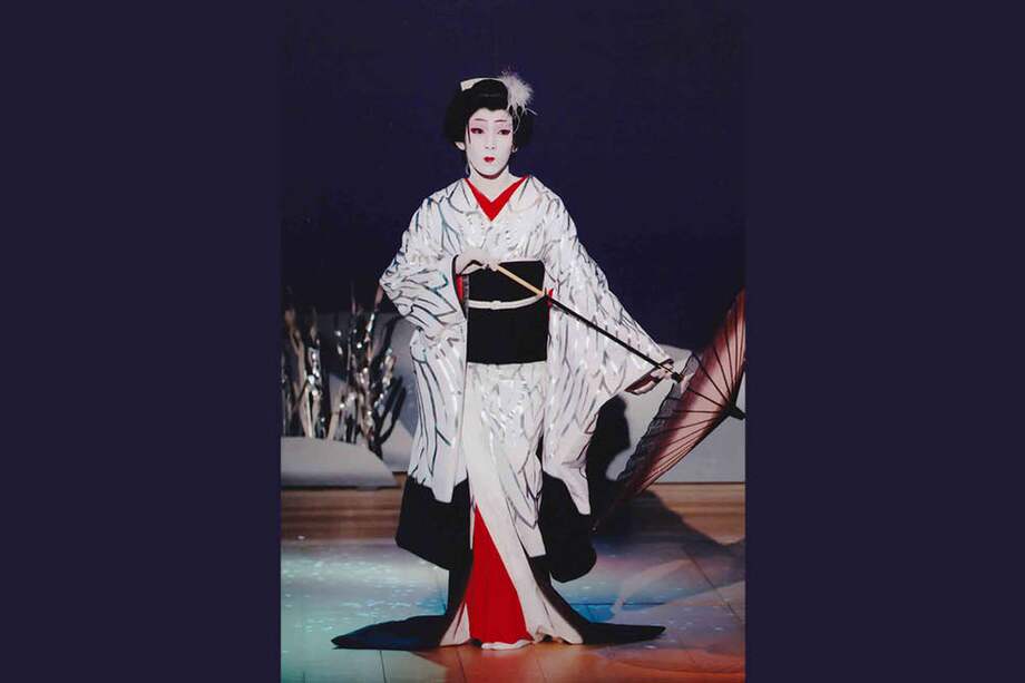 Ejemplo de clásico onnagata, el actor de kabuki especializado en papeles femeninos.