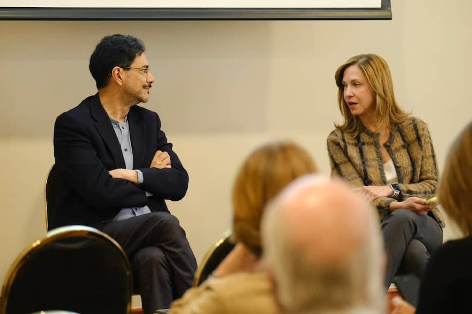 El senador y precandidato Iván Cepeda se reunió con María Claudia Lacouture, presidenta de AmCham, y empresarios.