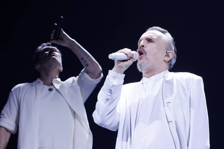 El cantante español Miguel Bosé se presenta durante su 'Importante Tour 2026', en una gira con la que regresa a los escenarios y repasa los grandes éxitos de su carrera este miércoles, en el Movistar Arena en Bogotá (Colombia).