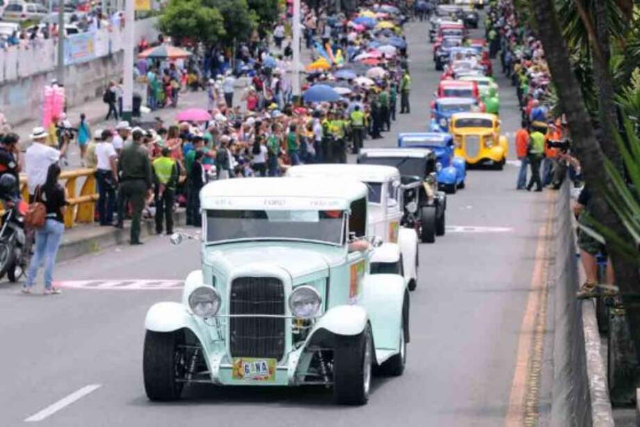 El desfile de carros antiguos en Medellín. / Fotos: Luis Benavides