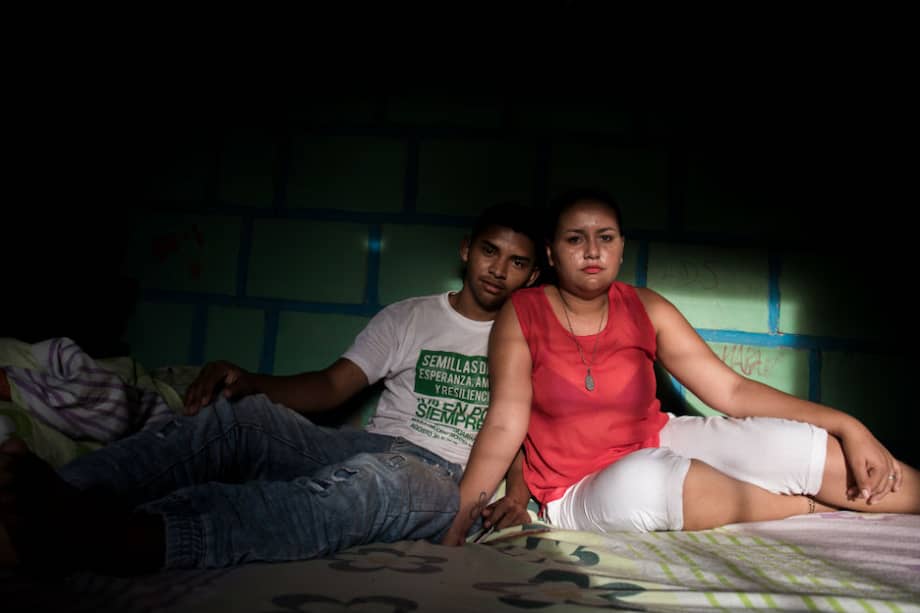 Yurleidys Tapia y su hermano Yesid perdieron a su padre José Manuel en la masacre de Los Guáimaros. / Fotos: Juan Zarama - Cromos