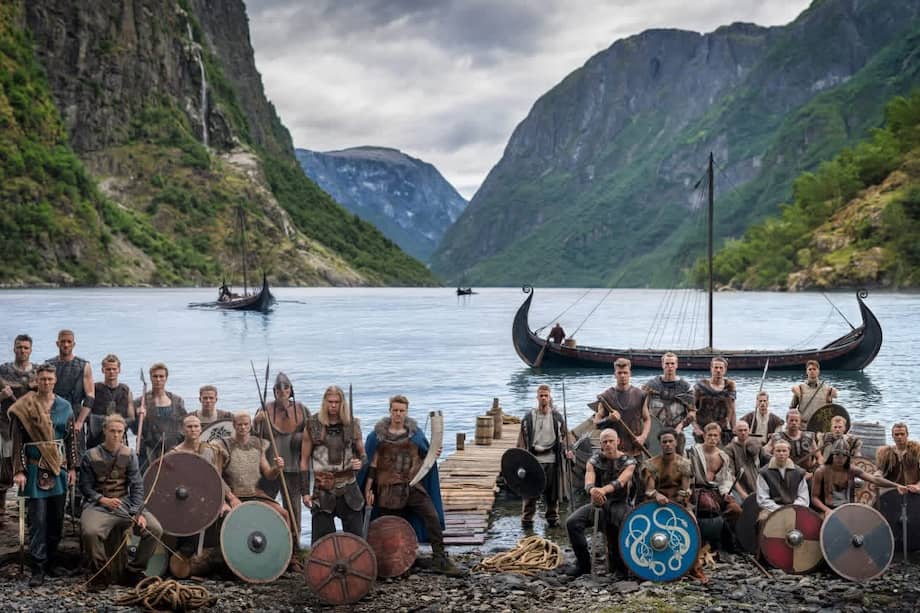 Los 26 convocados de Noruega, vestidos de vikingos, para la Copa del Mundo 2026.