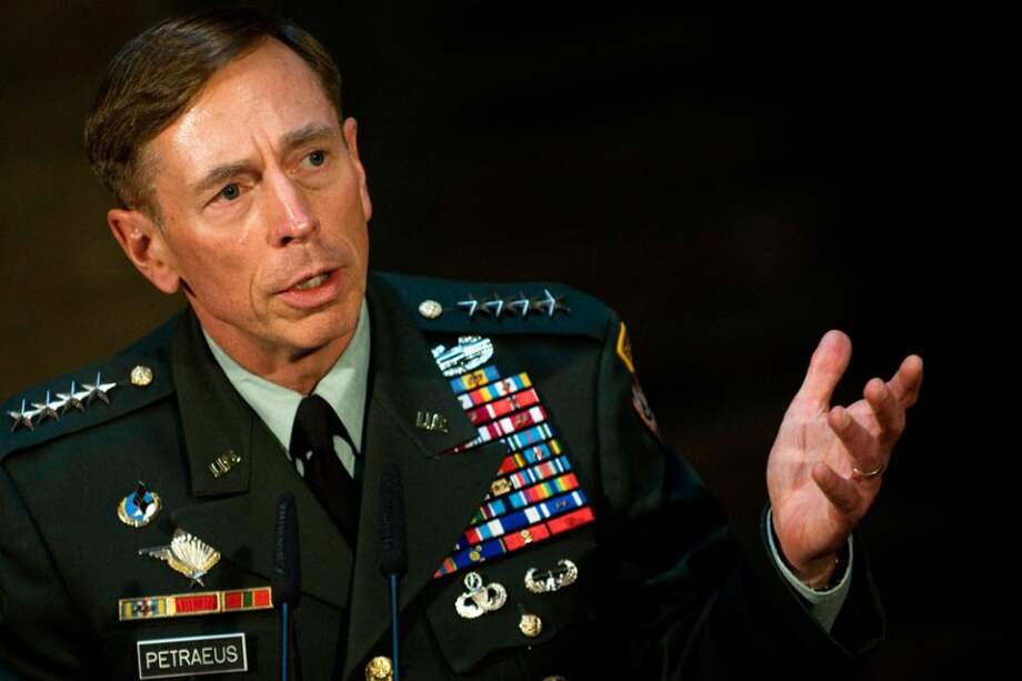 CIA abre una investigación por caso Petraeus