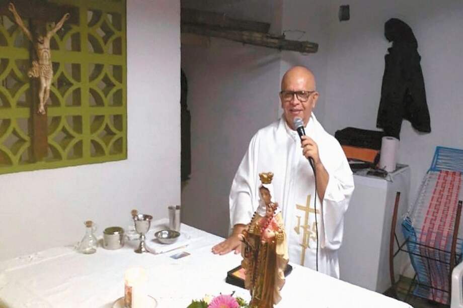 El padre Díaz estuvo 20 días internado en cuidados intensivos.