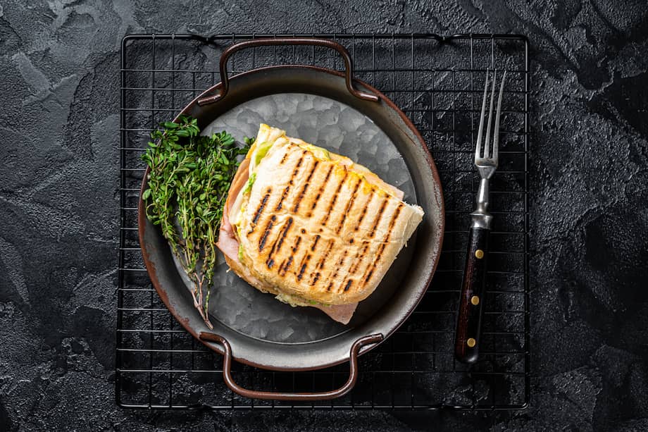 Una receta para comer a cualquier hora del día con jamón, queso y tus vegetales favoritos.