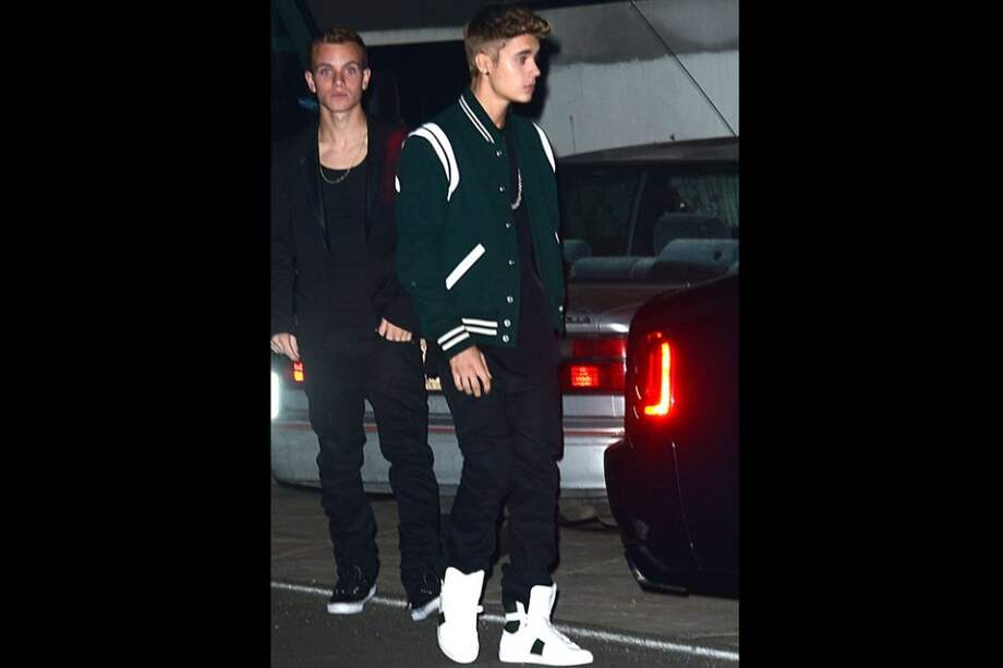 Justin Bieber, llegando a la fiesta de cumpleaños de Selena