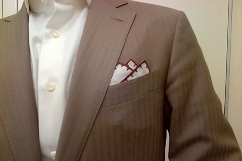 Cómo vestir un pañuelo de bolsillo