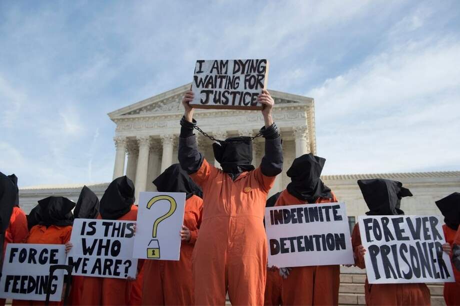 EE. UU. invierte US$380 millones al año a custodiar a 40 prisioneros capturados a raíz del 11-S.