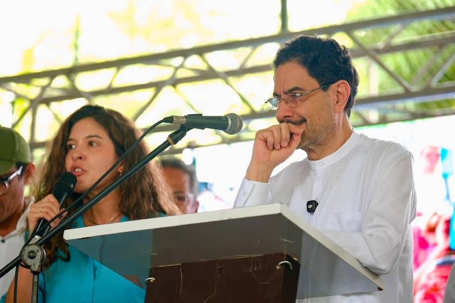 El senador y líder de la oposición, Iván Cepeda, llevará ante el Congreso un proyecto para avanzar con la reforma agraria.