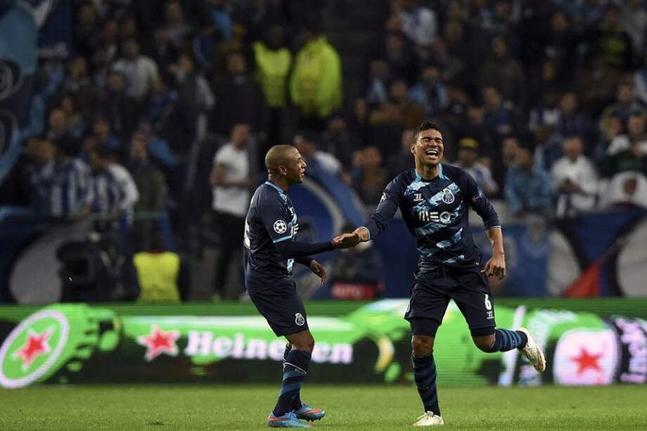 Casemiro celebra el tercer gol del Porto contra el Basilea. Foto: AFP