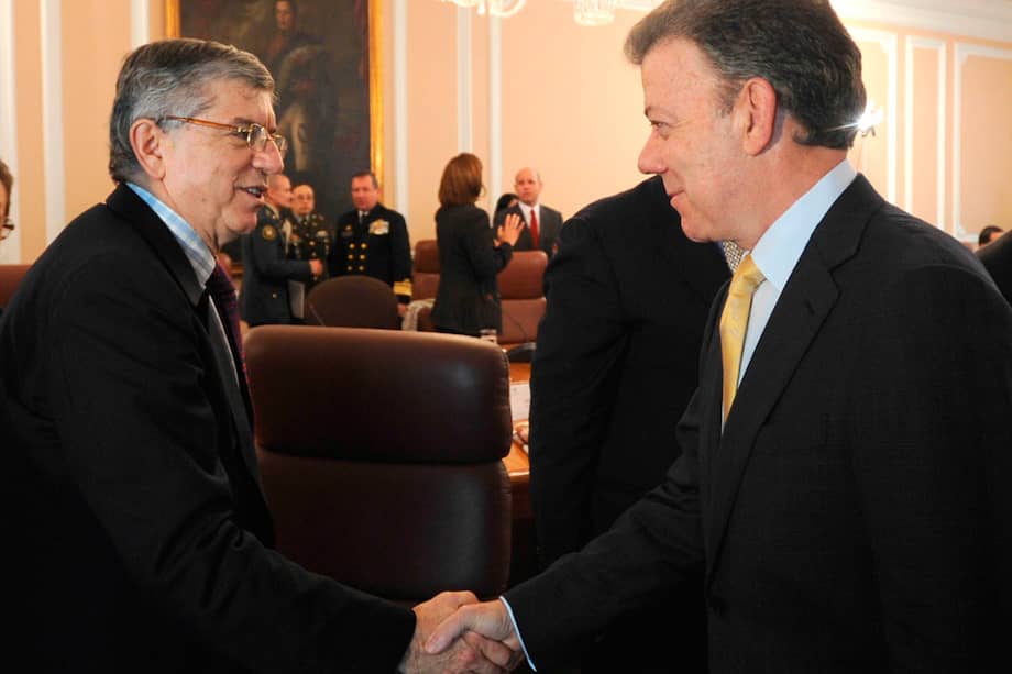 El presidente Juan Manuel Santos y el expresidente César Gaviria. Foto: Javier Casella / Presidencia