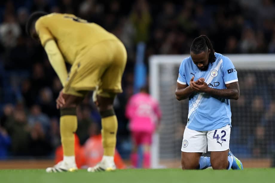 Antoine Semenyo, rezando después del final del partido y el triunfo del City.