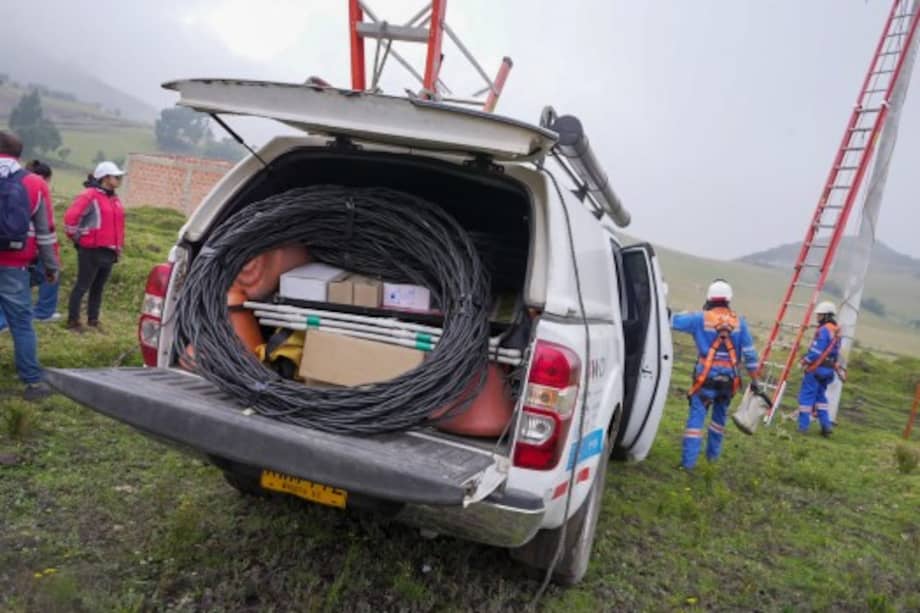 Autoridades incautaron 500 metros de cable y cinco luminarias que iban a ser instaladas en terrenos protegidos de Ciudad Bolívar que luego serían vendidos ilegalmente por bandas de 'tierreros'.