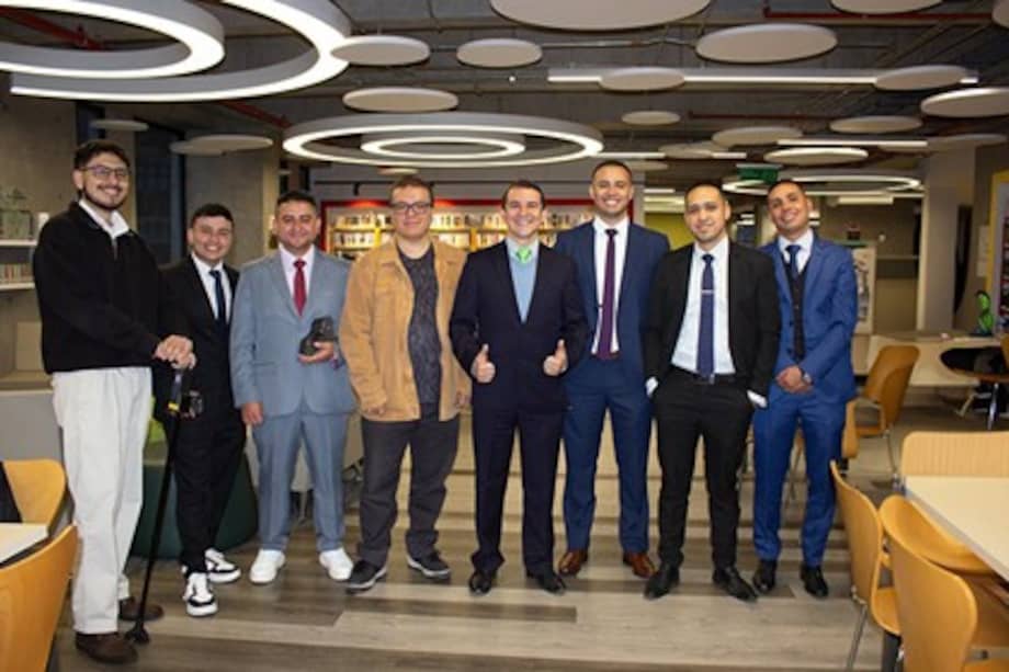 Estudiantes de Ingeniería Electrónica diseñaron dispositivos biomédicos que proponen soluciones para adultos mayores, niños y pacientes psiquiátricos.