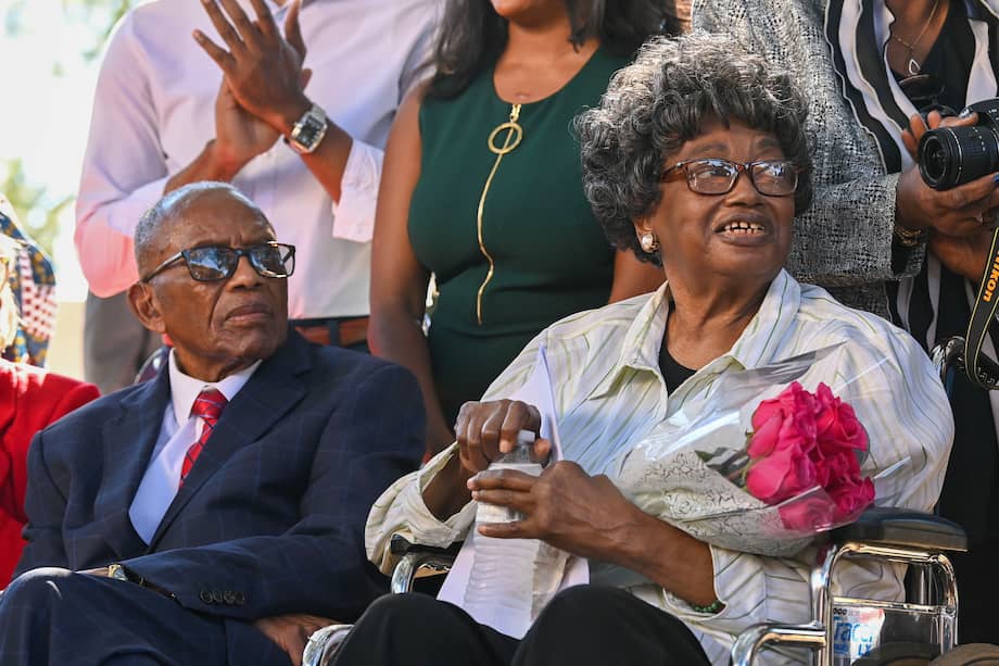 Claudette Colvin, pionera afroamericana de los derechos civiles, murió a los 86 años. A los 15 años se negó a ceder su asiento a una mujer blanca en un autobús segregado en Alabama en 1955.