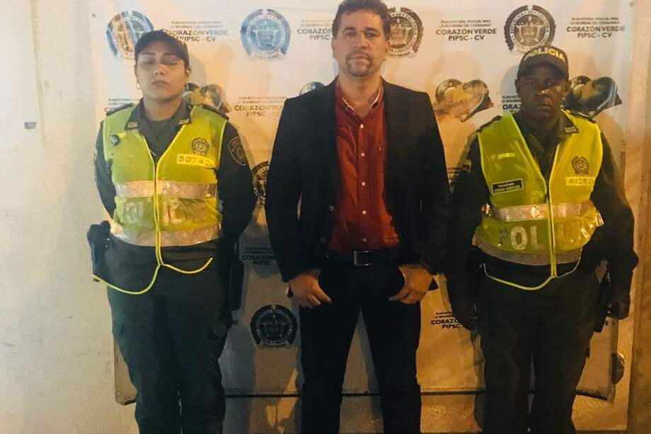 León Fredy Muñoz Lopera quedó en libertad después de que fue detenido el pasado 31 por su presunta responsabilidad en el porte de 160 gramos de cocaina. / Policía de Antioquia