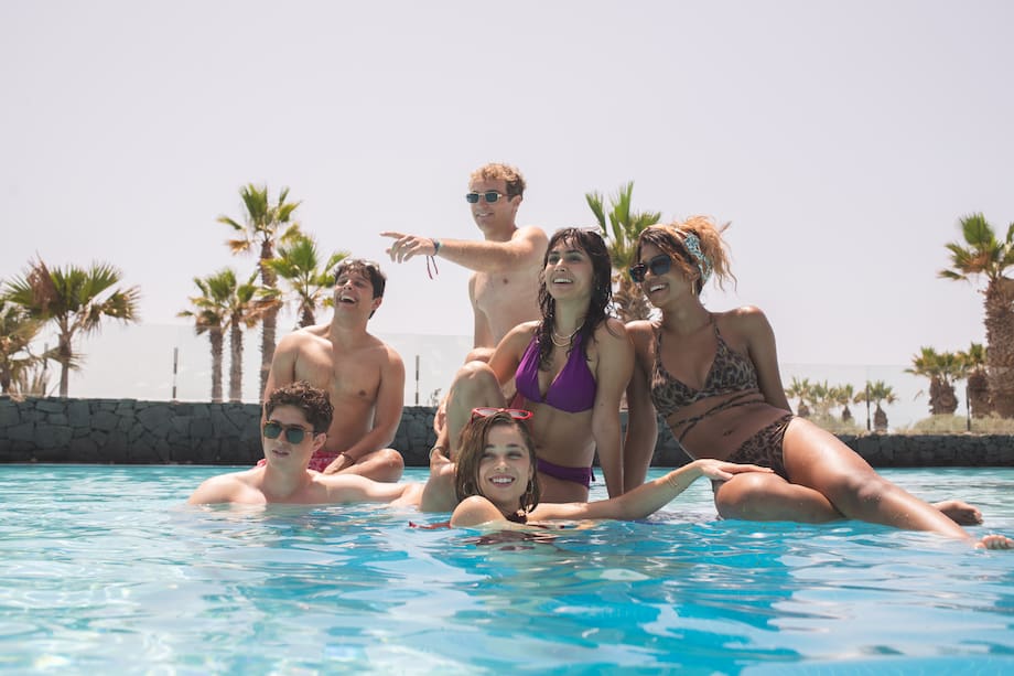 La idea de visitar Oasis infinity es descansar e irse de fiesta, no convertirse en sospechosos de un delito.