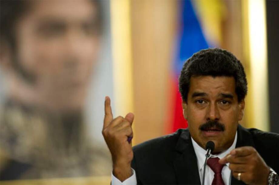 Maduro habla de seguridad con militares mientras oposición denuncia un golpe