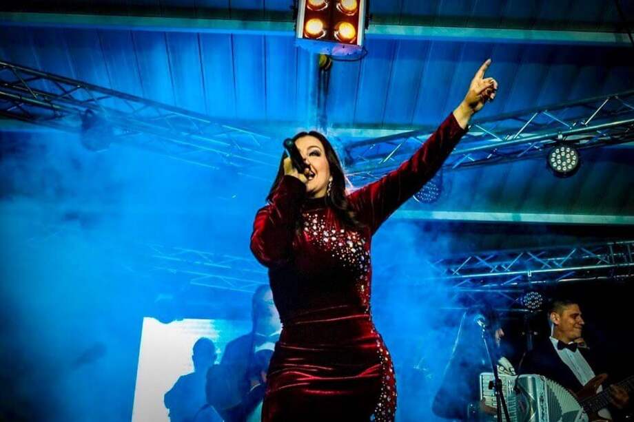 La cantante de música popular estrenó disco dedicado a Darío Gómez, el Rey del despecho". / Facebook Arelys Henao