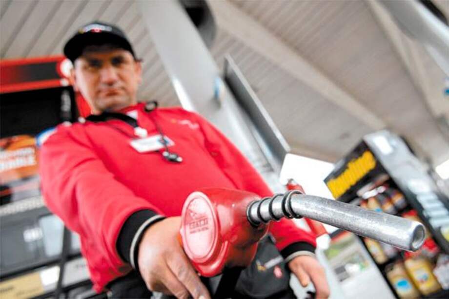 Gasolina sube $76 para octubre, anuncia MinMinas