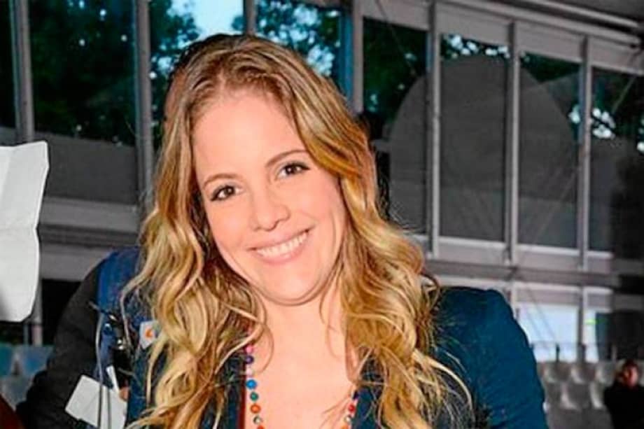 Adriana Tono se ofrece a besar a otra mujer