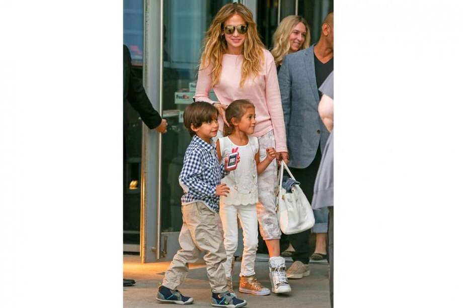 Jennifer Lopez con sus gemelos Max y Emme. / Bang Showbiz