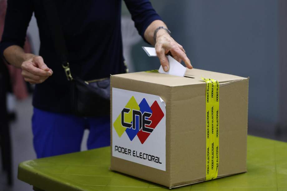 Imagen de referencia de una urna de votación en Venezuela, con el logo del Consejo Nacional Electoral.