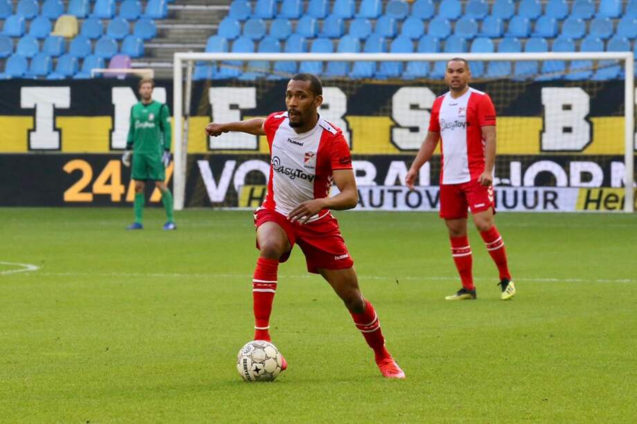 Chacón juega de volante interior.