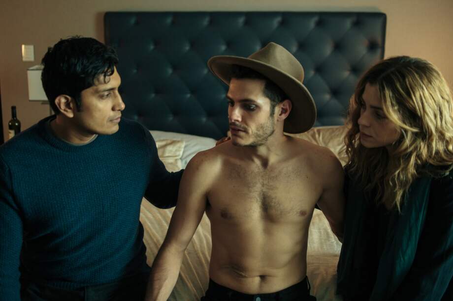 El componente dramático, presente tanto en el libreto como en la parte visual y la banda sonora, define la serie mexicana “Aquí en la tierra”. / Cortesía