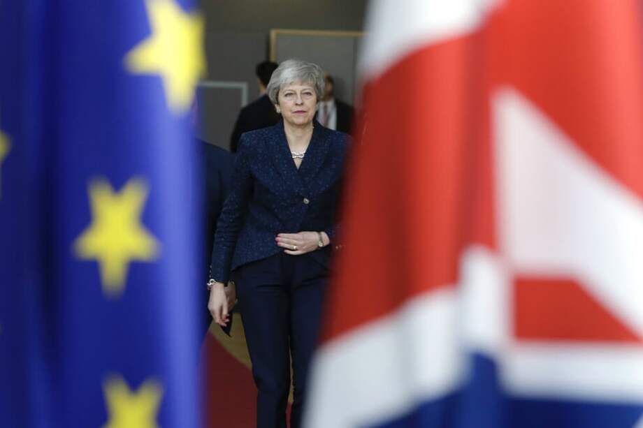 La primera ministra de Reino Unido, Theresa May, defenderá ante los socios de la Unión Europea un aplazamiento para el Brexit, pues al acercarse la fecha límite, todavía no ha conseguido la aprobación del Parlamento británico a su plan. / AFP