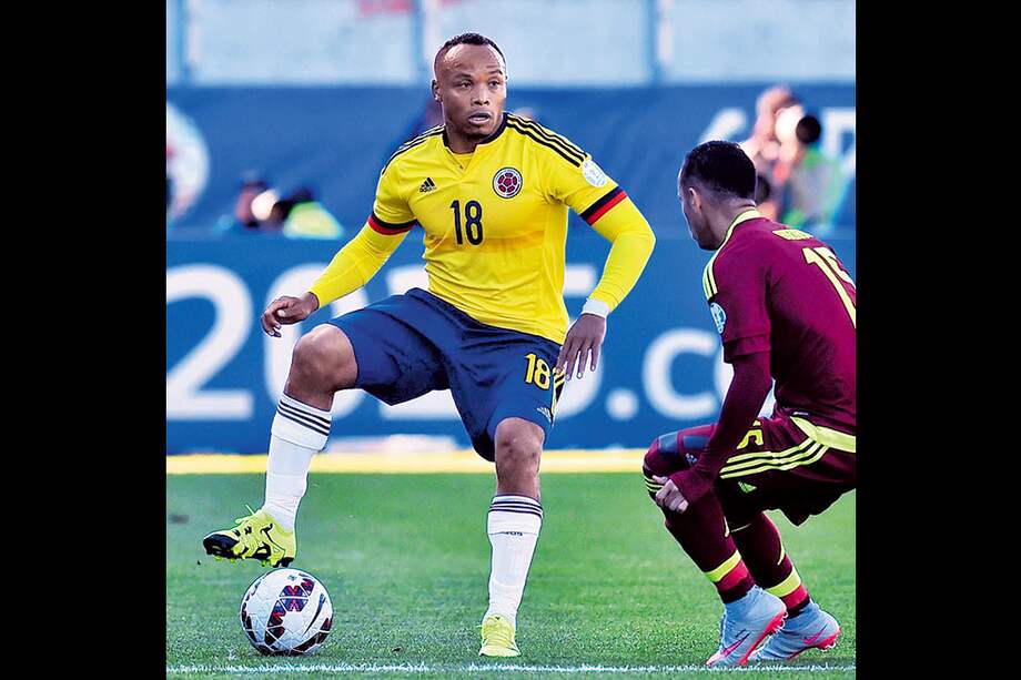 Camilo Zúñiga en el partido frente a la selección de Venezuela. /AFP