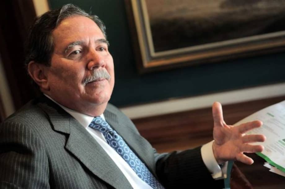El ministro compareció ante los medios acompañado de toda la cúpula militar de la Fuerza Pública. / El Espectador