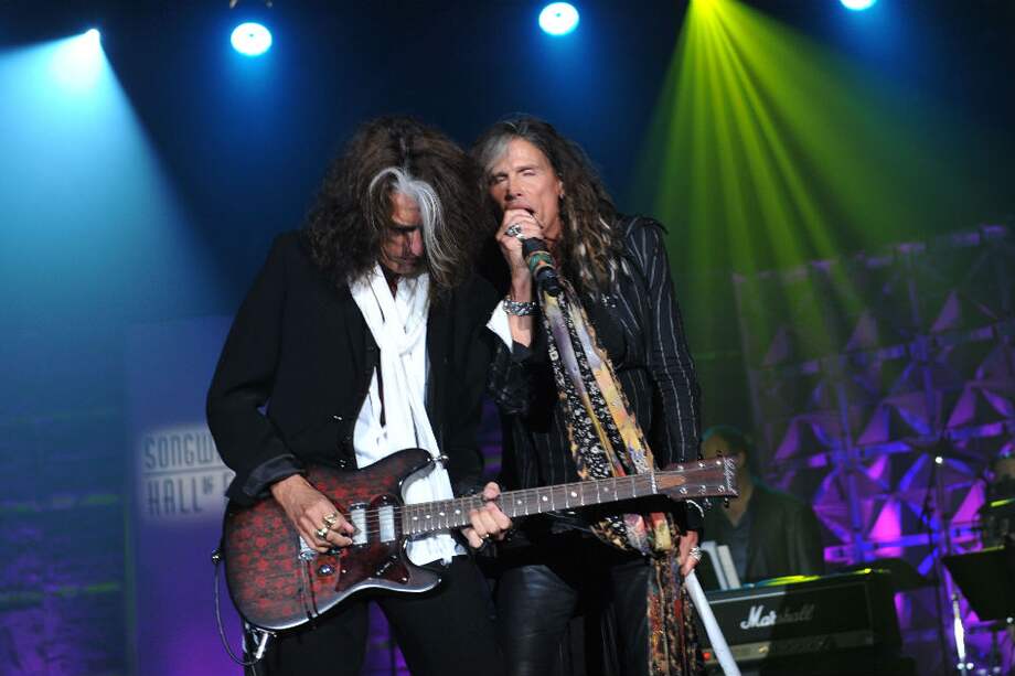 Miembros de Aerosmith entran al Salón de la Fama del Hollywood Bowl