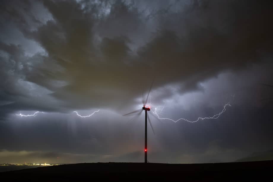 Los meses de abril, mayo, septiembre y octubre son los meses en los que más tormentas eléctricas se presentan en las zonas tropicales del mundo.