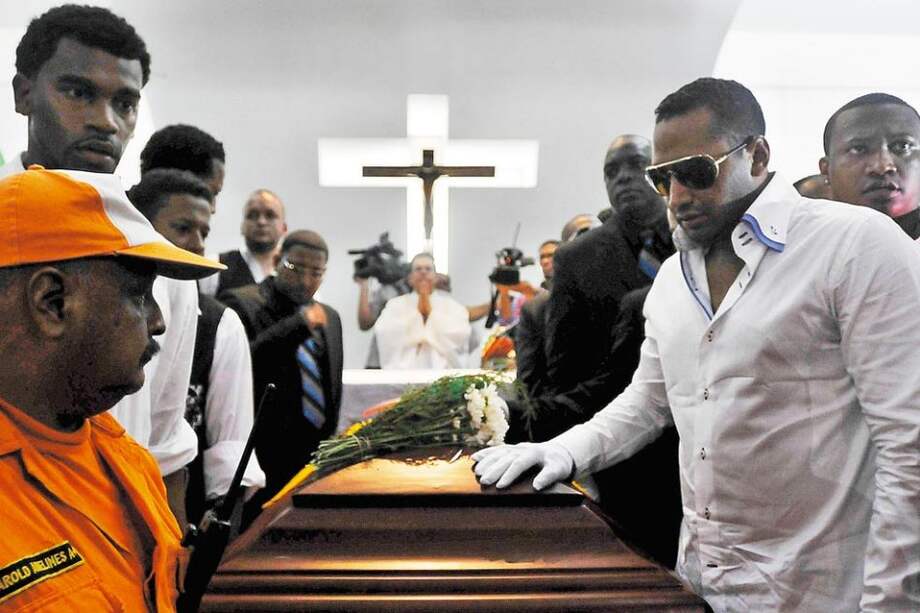 Varela murió de un paro cardíaco el pasado 8 de agosto y su velorio duró varios días. Fue enterrado en Cali.