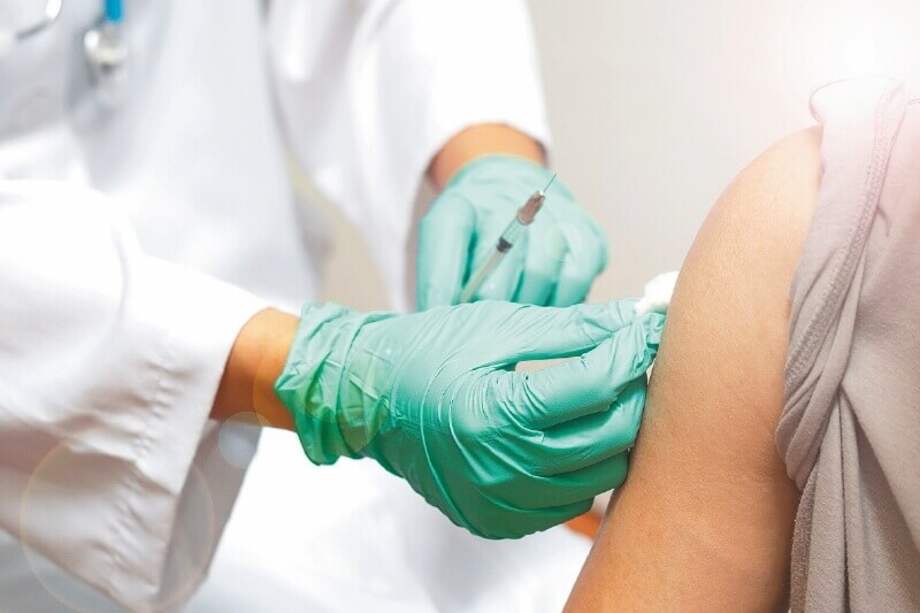 Los ingenieros han pasado mucho tiempo buscando componentes que sean seguros para el cuerpo, estables y capaces de durar varios años. / Getty Images