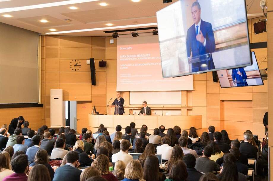 Durante el encuentro en SciencesPo, el presidente habló sobre los lineamientos de su gobierno. / SIG.