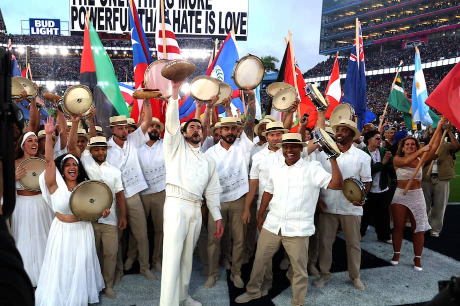 Bad Bunny llevó la identidad puertorriqueña y latinoamericana al escenario del Super Bowl LX.