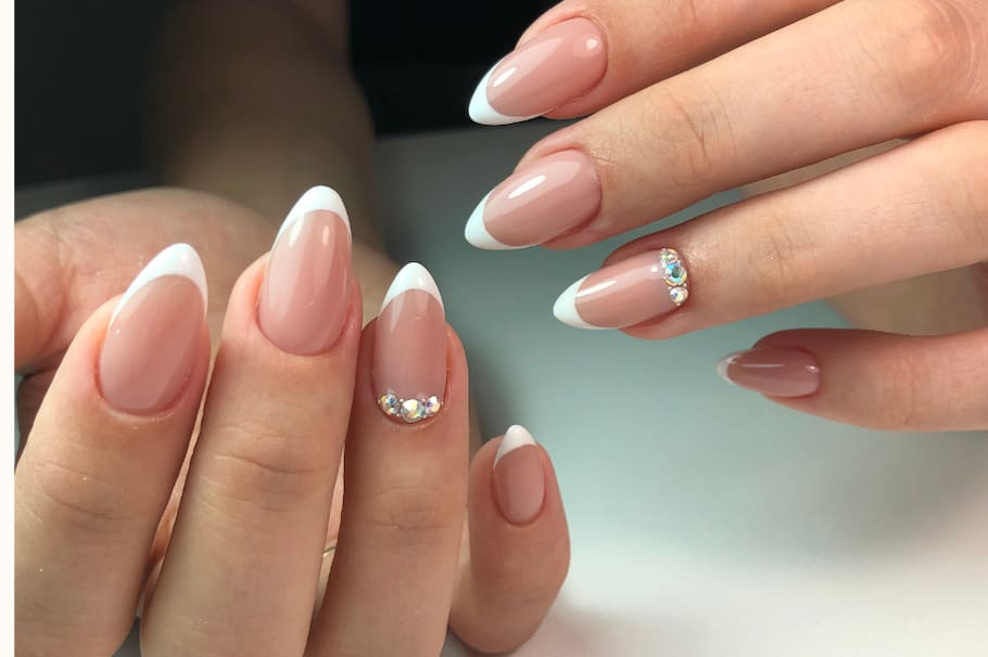 ¿Te gustan las uñas almendradas? También pueden ser cortas y verse elegantes. Acá te dejamos algunos diseños de este tipo ideales para la oficina.