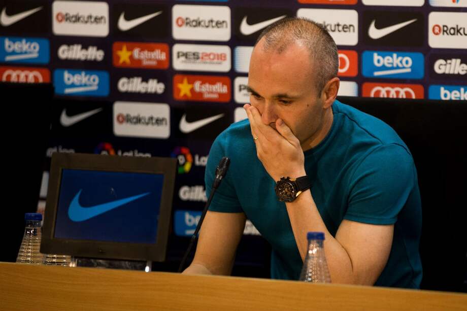 Andrés Iniesta se despide del Barcelona. / EFE
