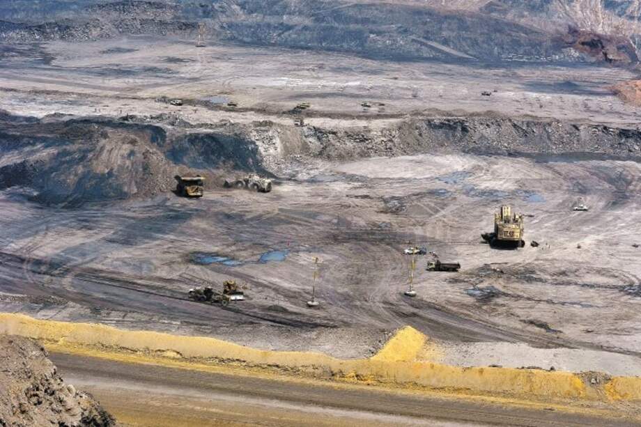 La empresa Cerrejón ha afectado la calidad de vida de los wayuu en La Guajira con su mina de extracción de carbón a cielo abierto. / Gustavo Torrijos - El Espectador