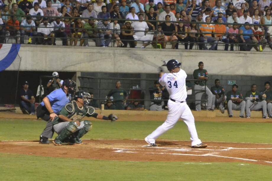 Leones, a una victoria de la final del béisbol colombiano