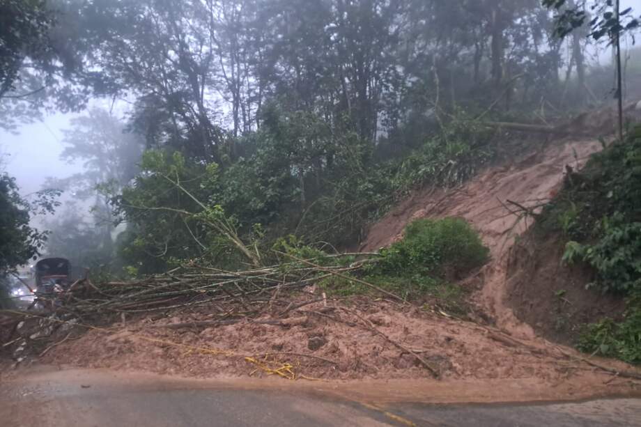 Derrumbe en vía Fusagasugá-Sibaté