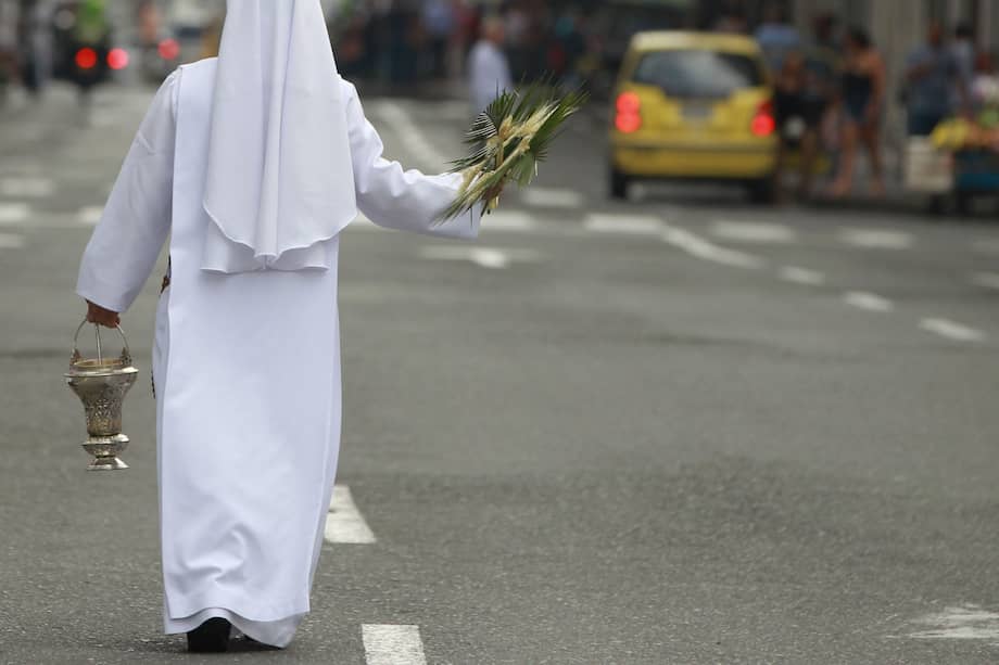 A la monja no la dejaban utilizar un celular si quiera para pedir servicios de salud (Imagen de referencia).