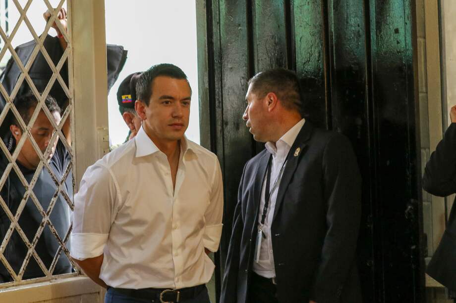 El presidente de Ecuador, Daniel Noboa, durante la votación del referendo de seguridad y economía.