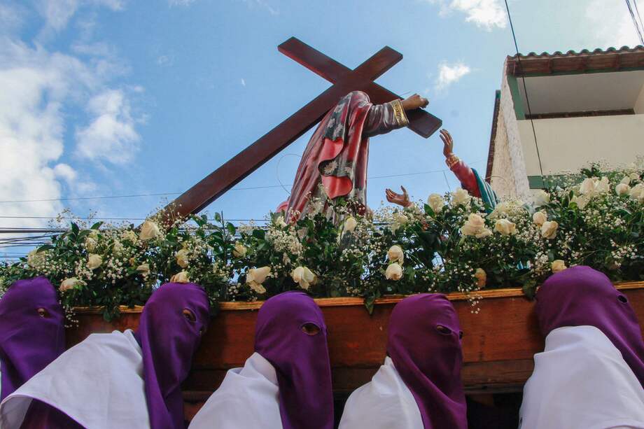 "¿Hemos convertido en simple espectáculo lo que fue una revolución espiritual?": Luis Alfredo Cortés Capera.