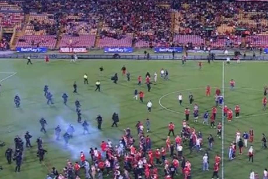 Hinchas en el partido Santa Fe vs. América de Cali.